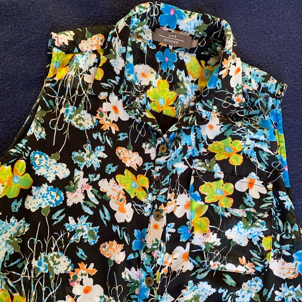 Like Mynded Floral Sleeveless Button-up Top